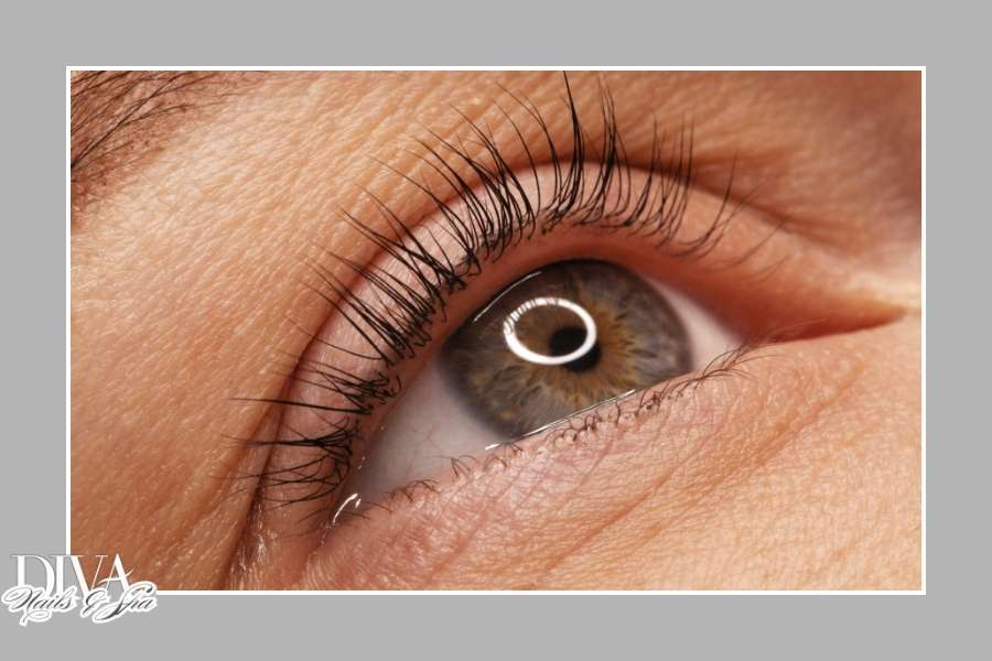 👀 Get Holiday-Ready with a Lash Lift at Diva Nails & Spa!