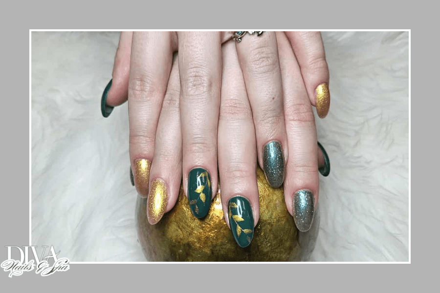 🎄 It’s Officially Christmas Nail Season! What’s Your Vibe?