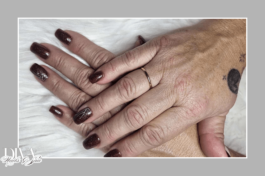 ❤️ Red Nails: The Undisputed Queen of December